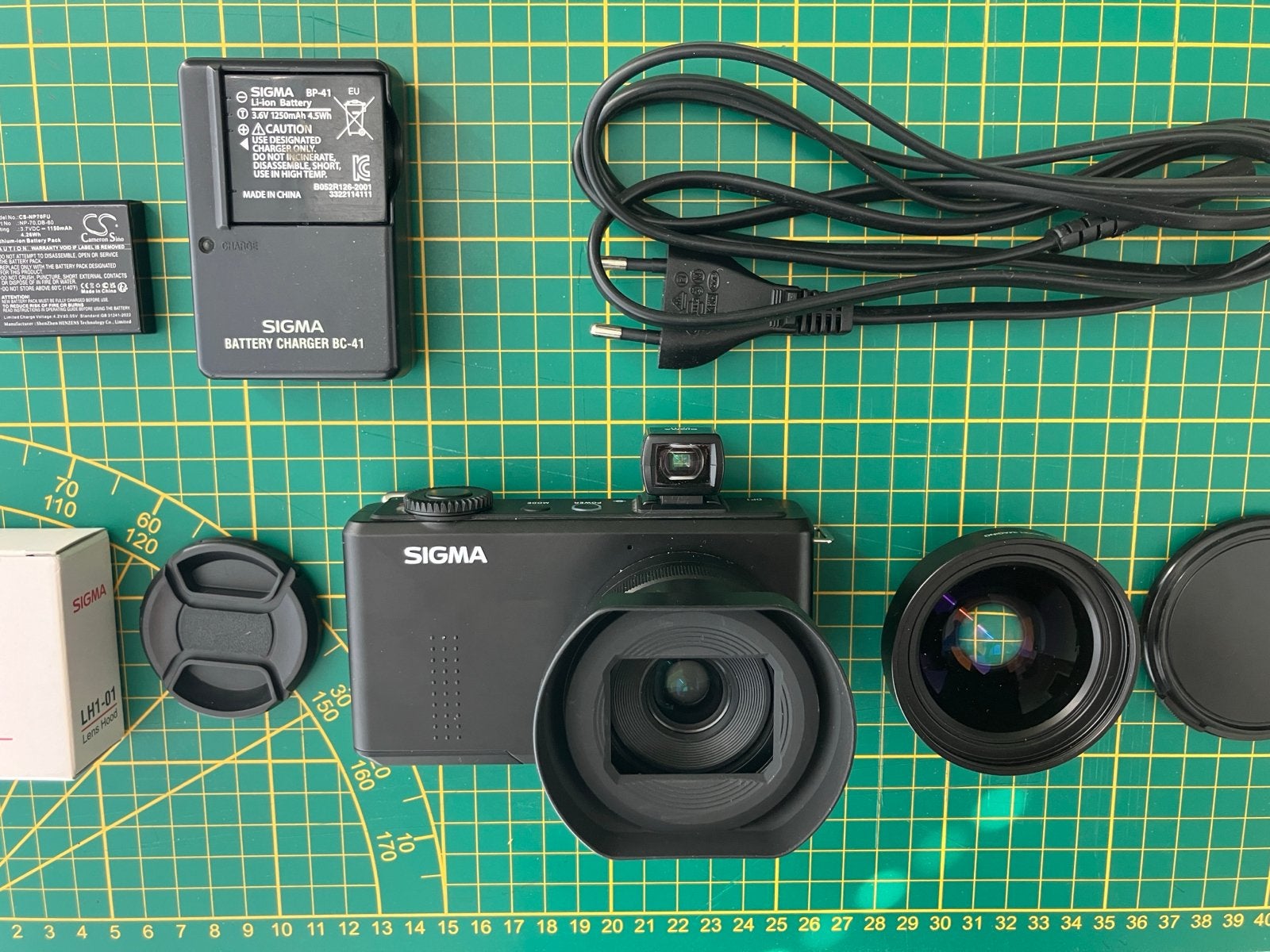Sigma DP1 Merrill met uitgebreide accessoires, Gebruikt, Ophalen of Verzenden, Compactcamera, Accu