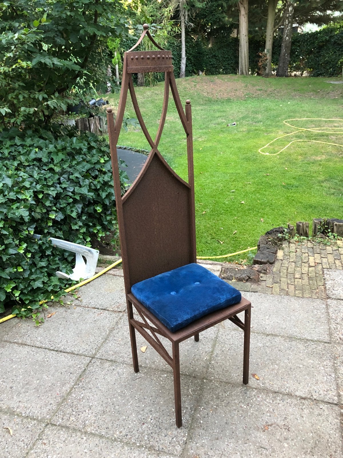 Troontje - voor de kleine princes of de ijzeren dame, Antiek en Kunst, Ophalen