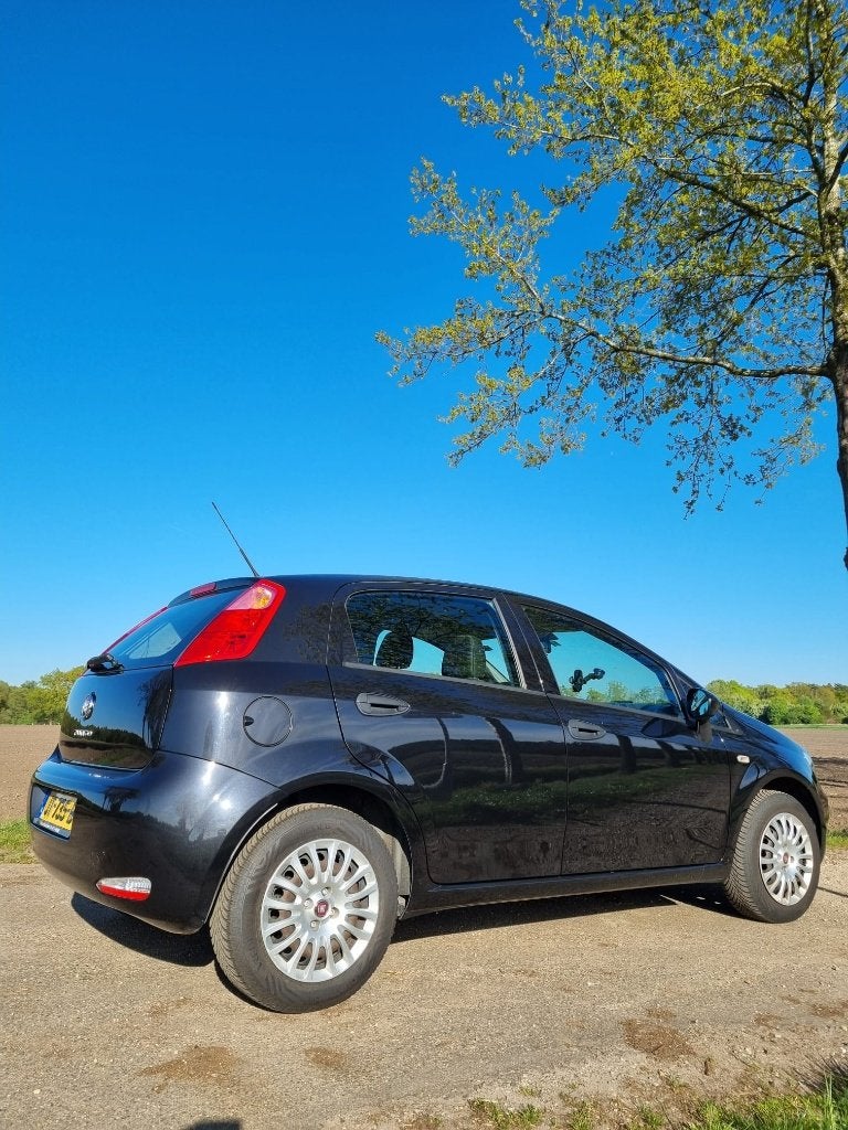 Fiat Punto Evo 1.2 5DR 2015 Zwart 134.405, Auto's, Voorwielaandrijving, 1005 kg, 40 €/maand, 1242 cc