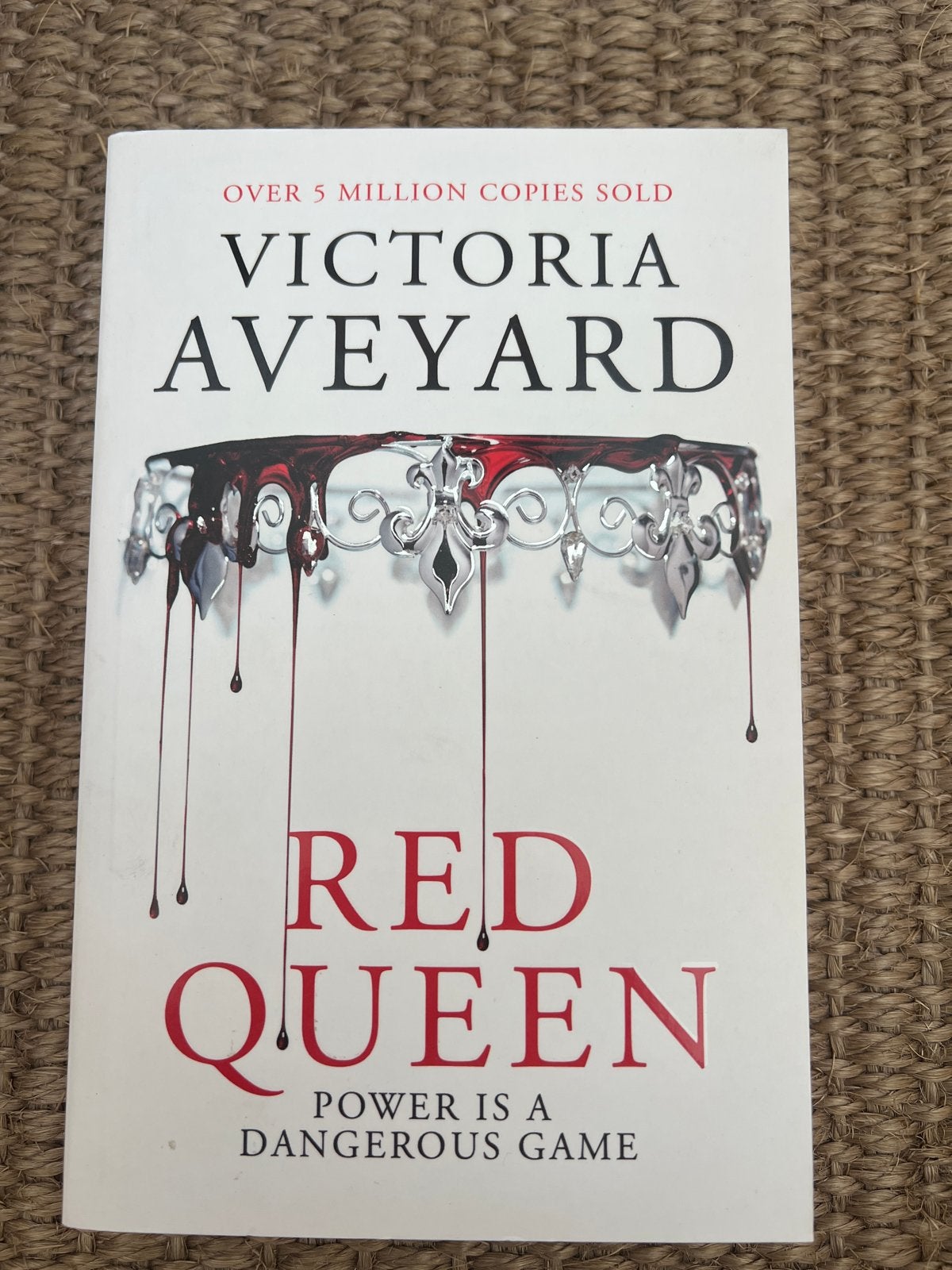Red Queen - Victoria Aveyard (Engels), Boeken, Fantasy, Zo goed als nieuw, Ophalen of Verzenden