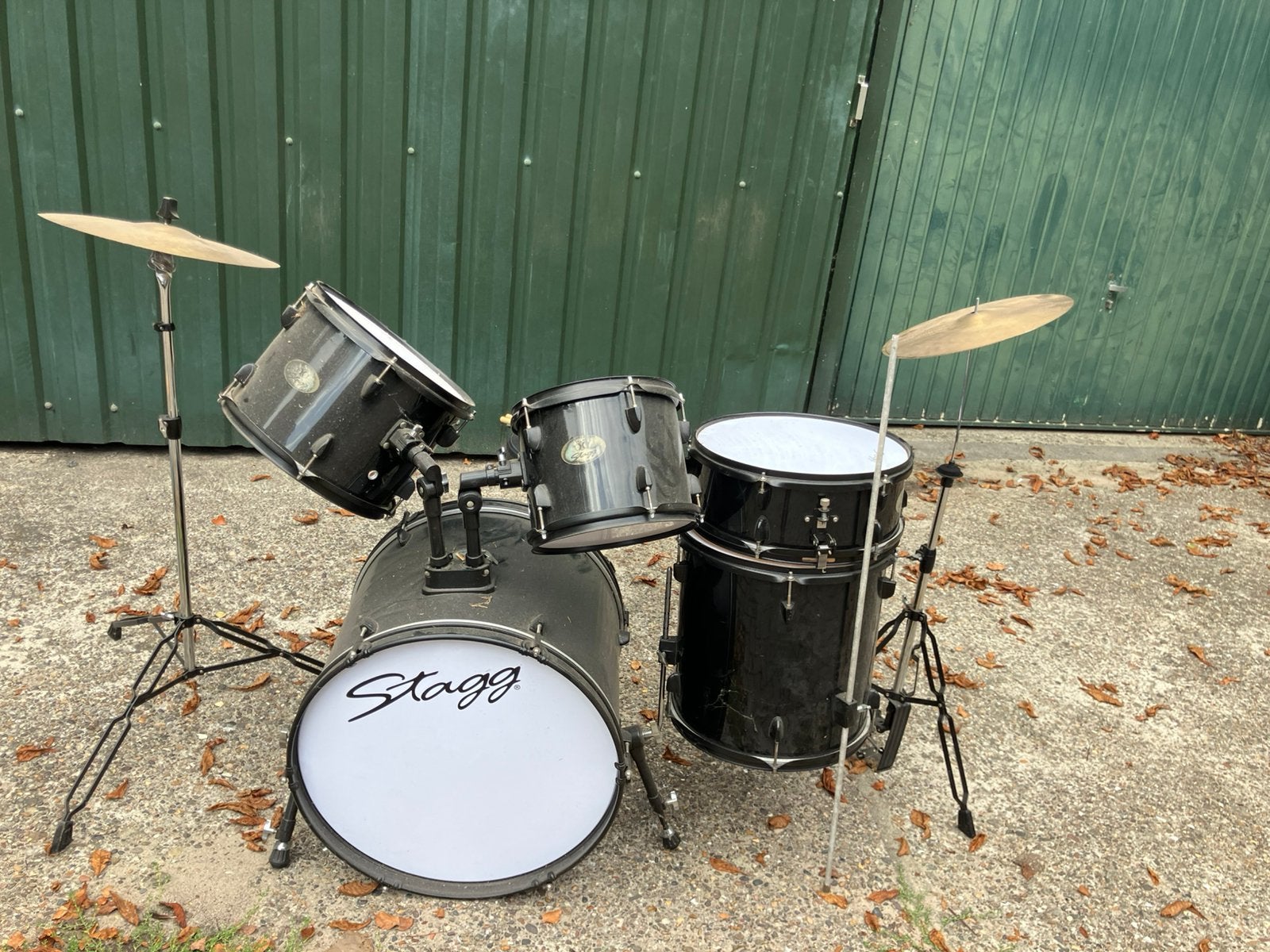 Drumstel met stoeltje en sticks, Muziek en Instrumenten, Ophalen, Zo goed als nieuw, Overige merken