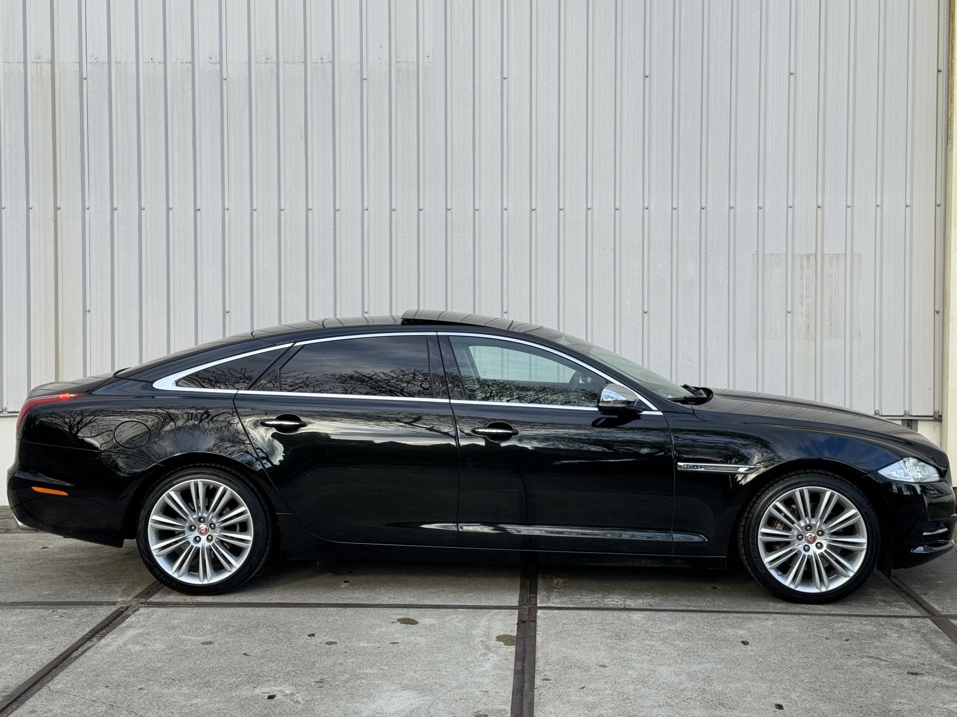 Jaguar XJ 5.0 V8 Premium Luxury LWB | Panorama | Massage | S, Auto's, Jaguar, Automaat, Zwart, Bedrijf, Sedan