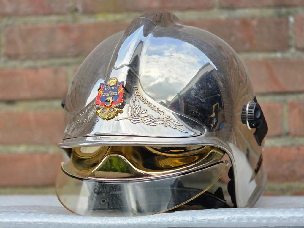 Brandweerhelm brandweer Frankrijk Gallet de Loire, Ophalen of Verzenden, Landmacht, Nederland, Embleem of Badge
