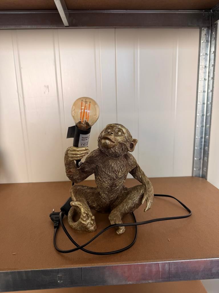 Leuke gouden aaplamp - Unieke tafellamp, Ophalen, Zo goed als nieuw, Kunststof, Minder dan 50 cm