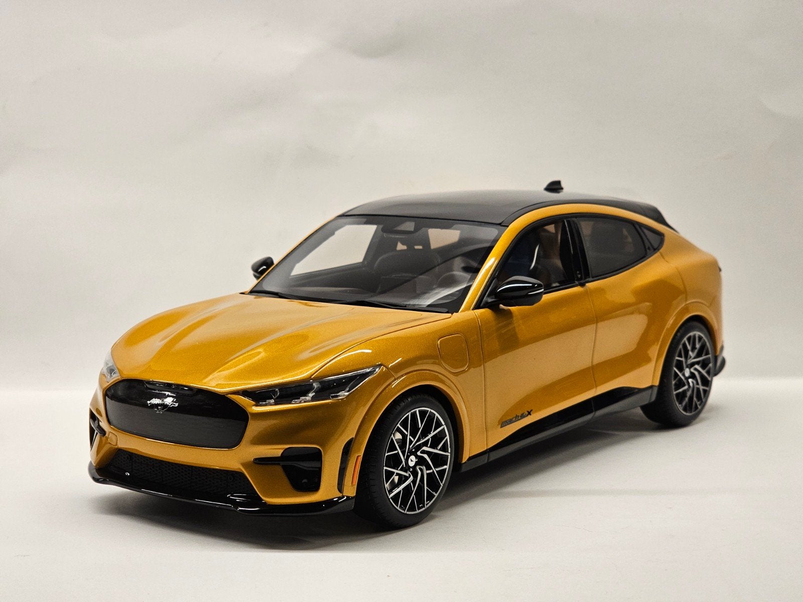 Ottomobile Ford Mustang Mach-E 1:18, Hobby en Vrije tijd, Modelauto's | 1:18, OttOMobile, Auto, Nieuw, Ophalen of Verzenden