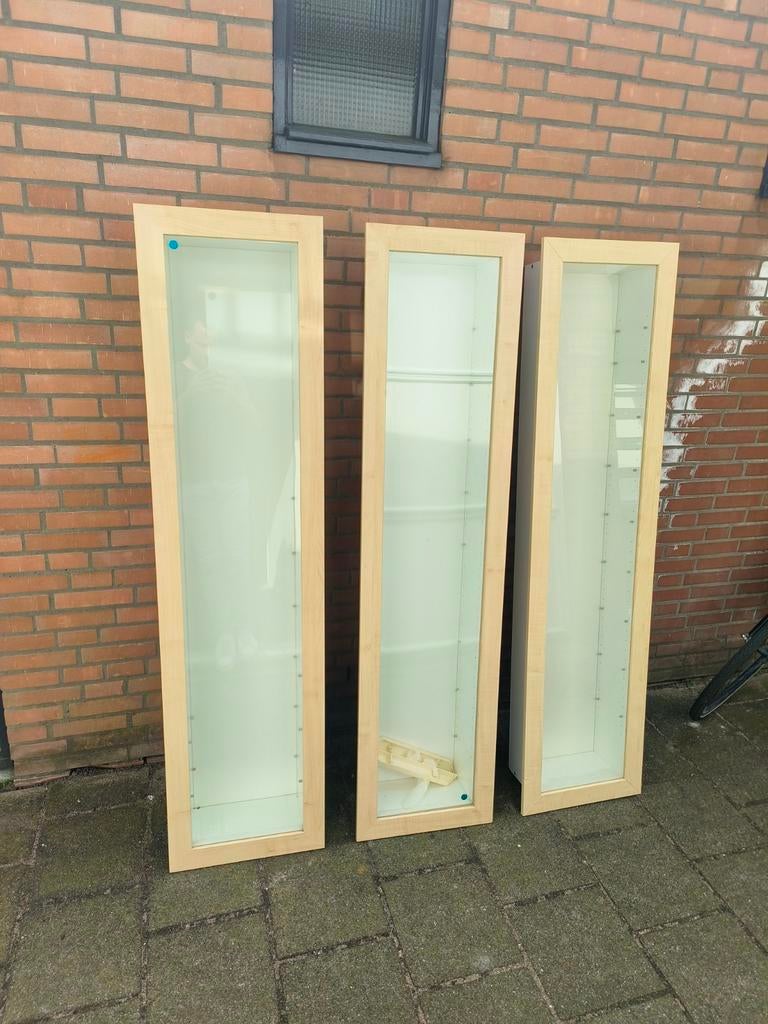 3 x Ikea Bertby Vitrinekasten, Ophalen, 50 tot 100 cm, Zo goed als nieuw, Minder dan 100 cm