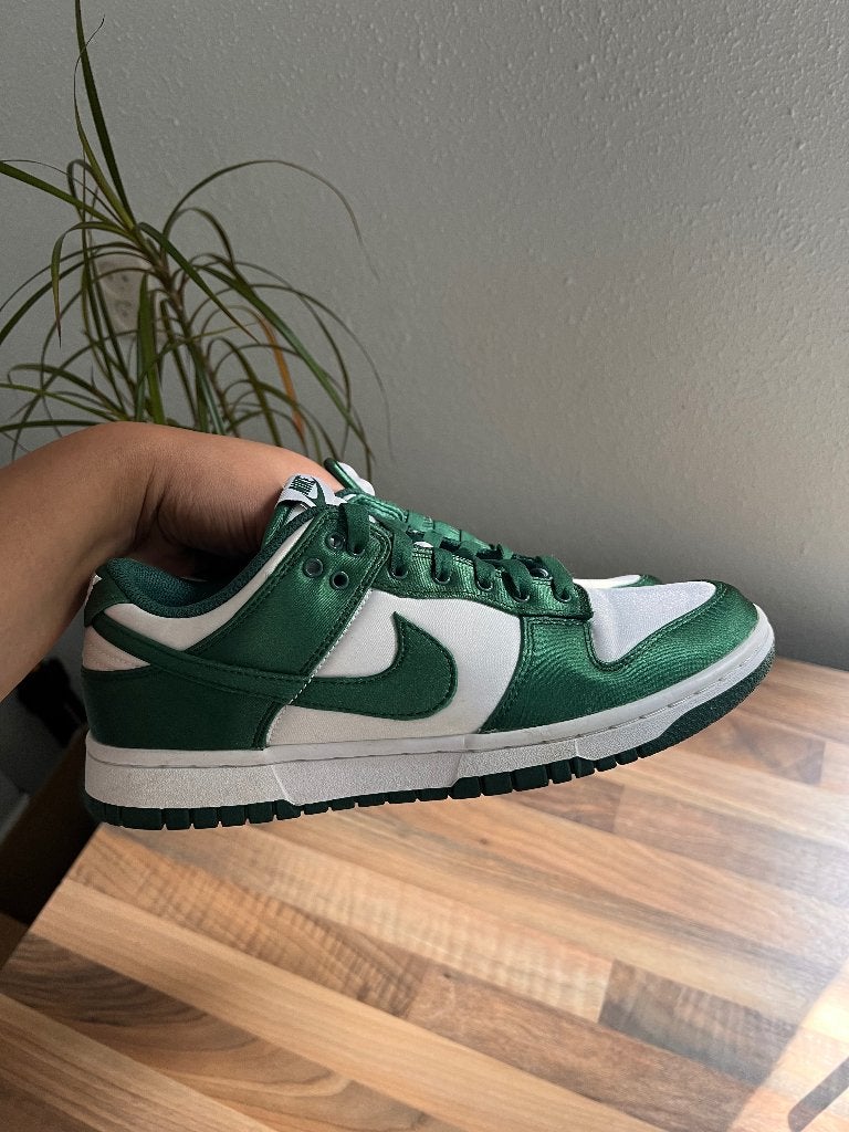 Nike Dunk Low Satin Groen, Nike, Ophalen of Verzenden, Groen, Sneakers of Gympen