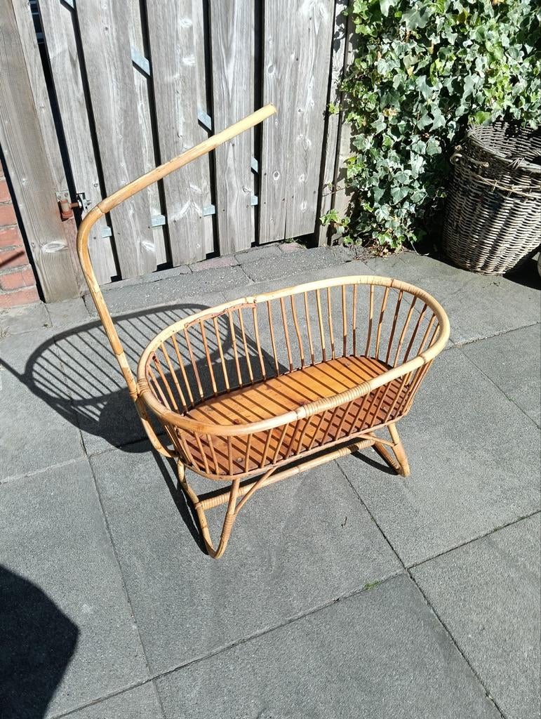 Vintage rotan poppenbedje / plantenstandaard, Ophalen, Gebruikt, Overige typen