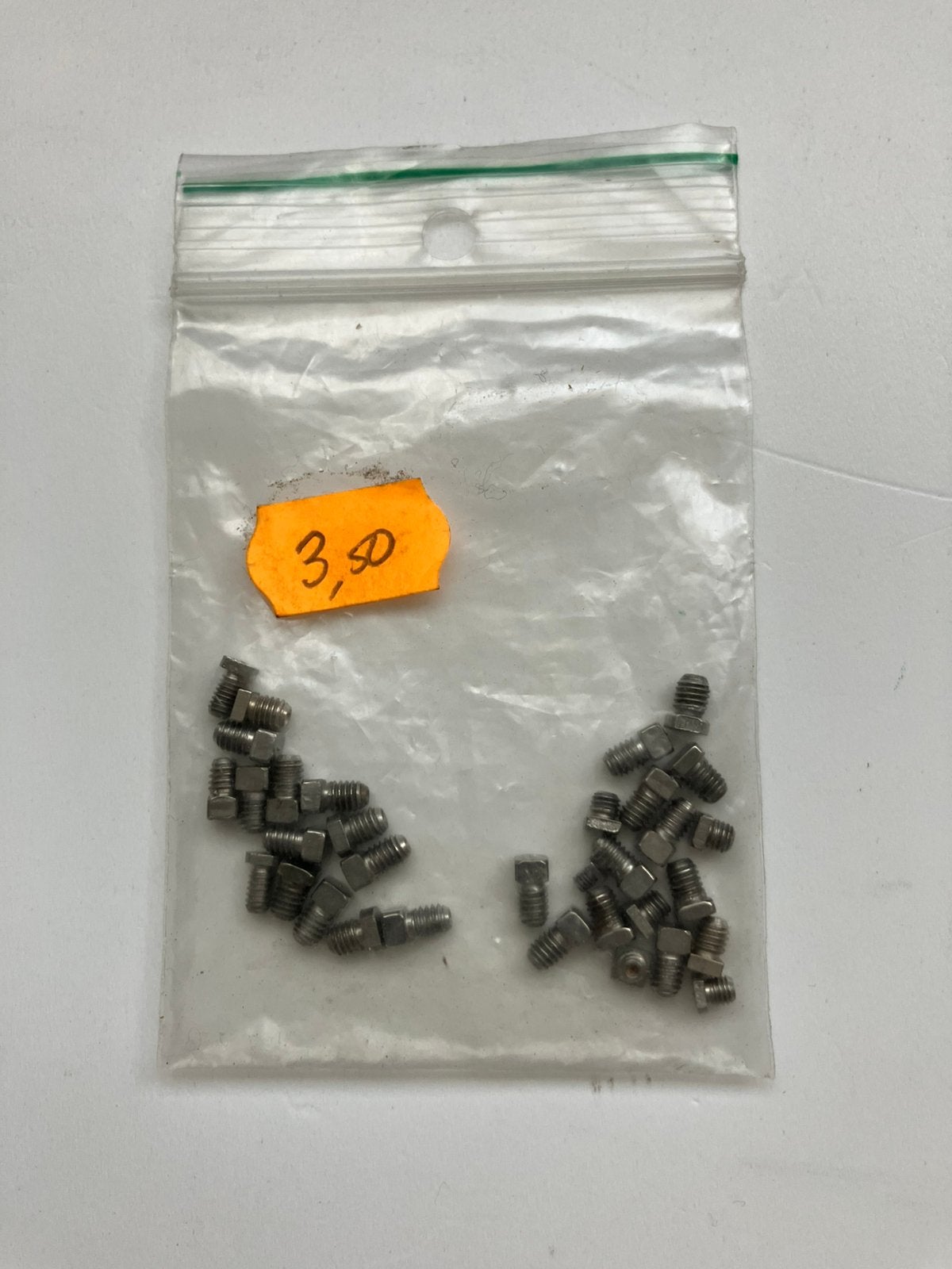 Assortiment van 30 putschroeven voor opwind wekkers, Ophalen of Verzenden, Zo goed als nieuw, Analoog