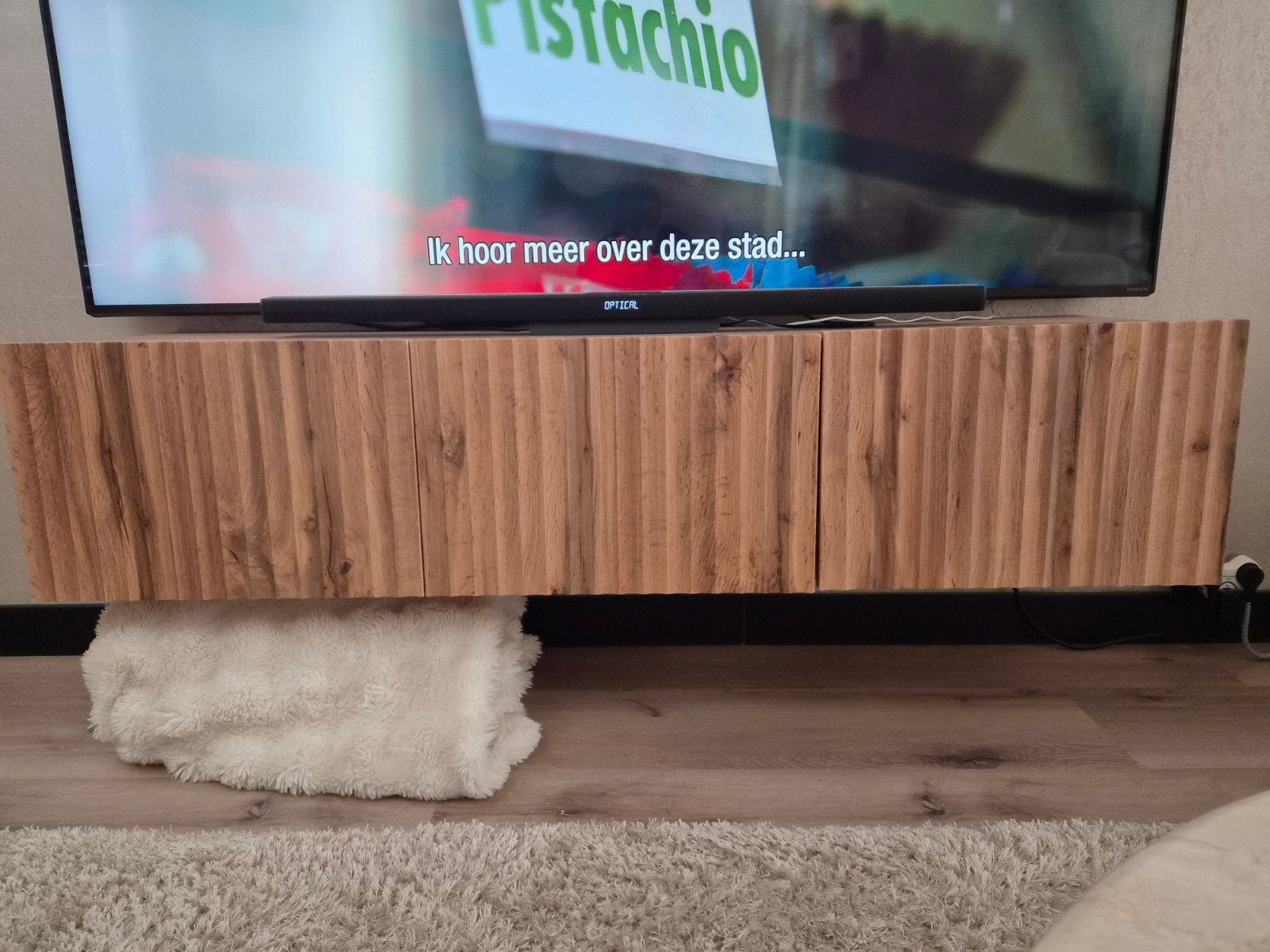 zwevende tv-kast met 3 deuren 1.50, Huis en Inrichting, Modern, Zwevend, 150 tot 200 cm, Ophalen of Verzenden, Zo goed als nieuw