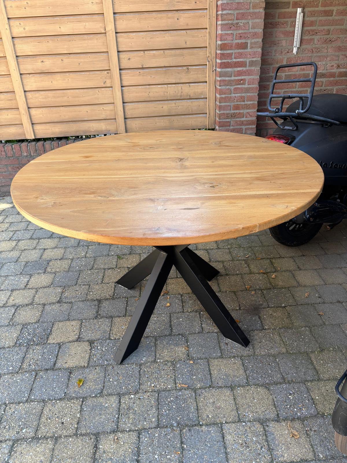 Eiken eetkamertafel rond 115cm (eventueel ook met stoelen), Ophalen, Zo goed als nieuw, Vijf personen of meer, 100 tot 150 cm