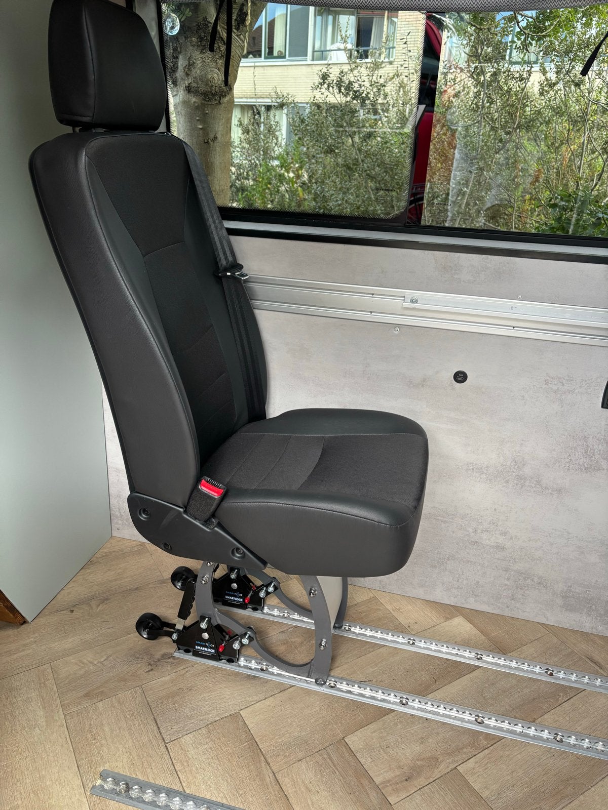 Smartfloor stoel met Smart leg onderstel voor camper/bus, Ophalen, Zo goed als nieuw