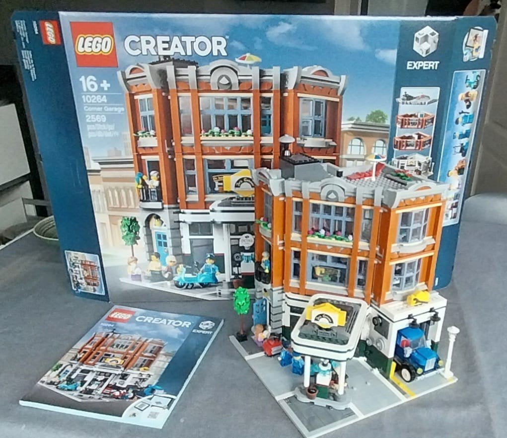 Lego Modular Building Garage op de hoek 10264, Overige thema's, Lego, Ophalen of Verzenden, Zo goed als nieuw
