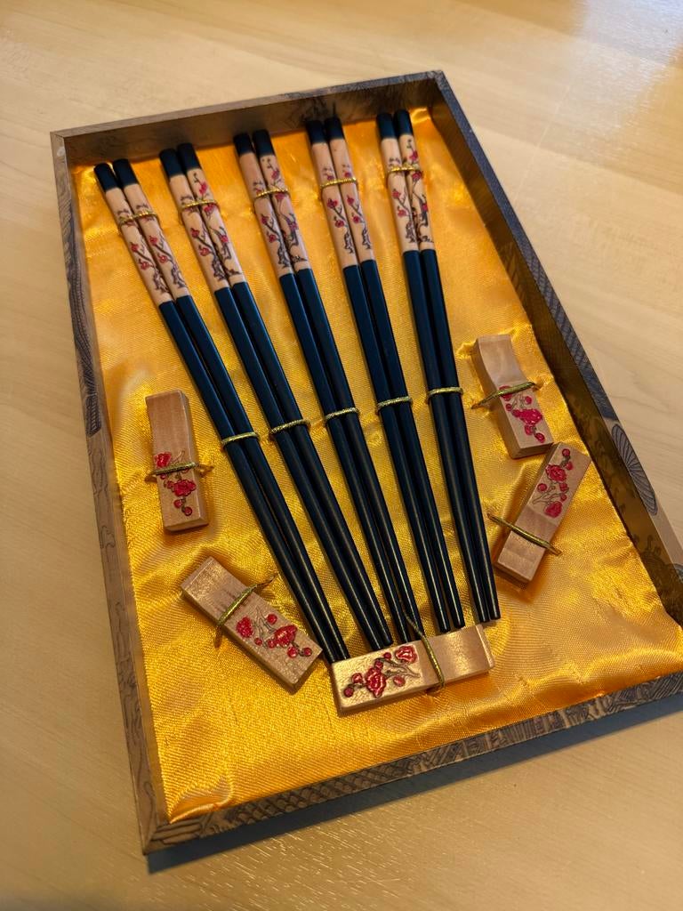 Eetstokjes set met houder - 5 paar, Huis en Inrichting, Keuken | Bestek, Nieuw, Los bestek, Hout, Ophalen of Verzenden