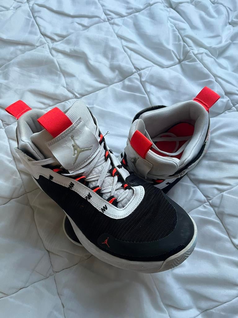 Jordan Flight Basketbalschoenen, Ophalen of Verzenden, Zo goed als nieuw, Schoenen