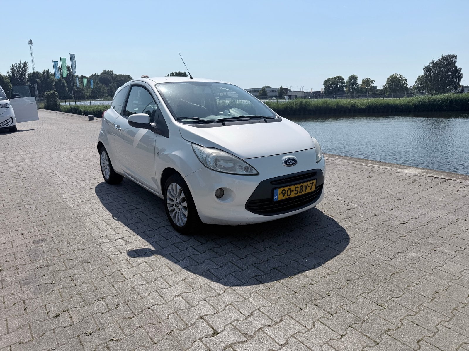 Ford Ka 1.2 69pk 2011 Wit (90000 km) nieuw apk, Auto's, Voorwielaandrijving, 1242 cc, 4 cilinders, 4 stoelen
