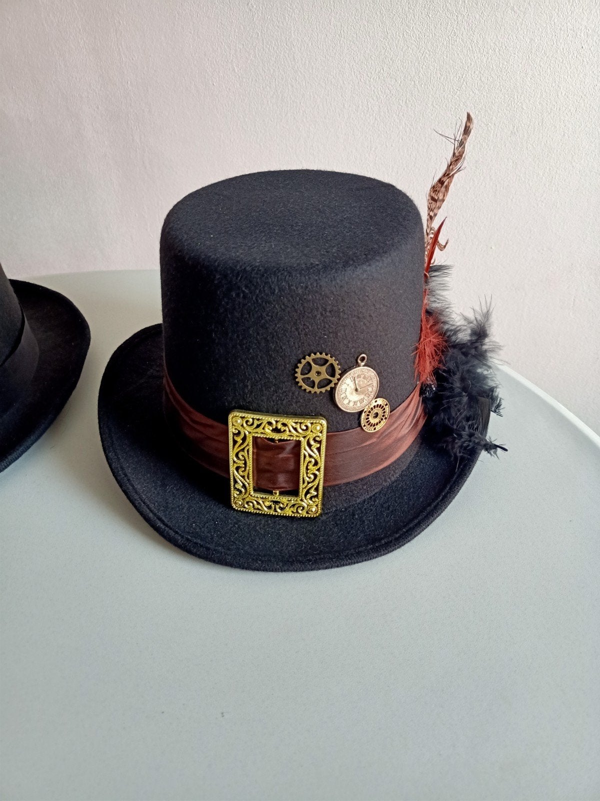 5st.Hoge Hoed,  Carnaval ,met Bril en Decoraties, steampunk, Verzenden, Zo goed als nieuw