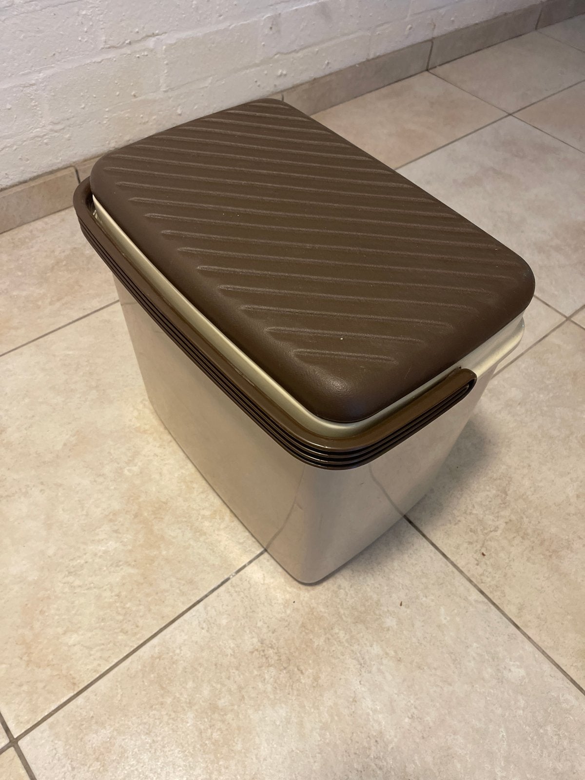 Vintage Koelbox Opbergbak met Deksel - Bruin/Beige Kunststof, Caravans en Kamperen, Ophalen, Gebruikt