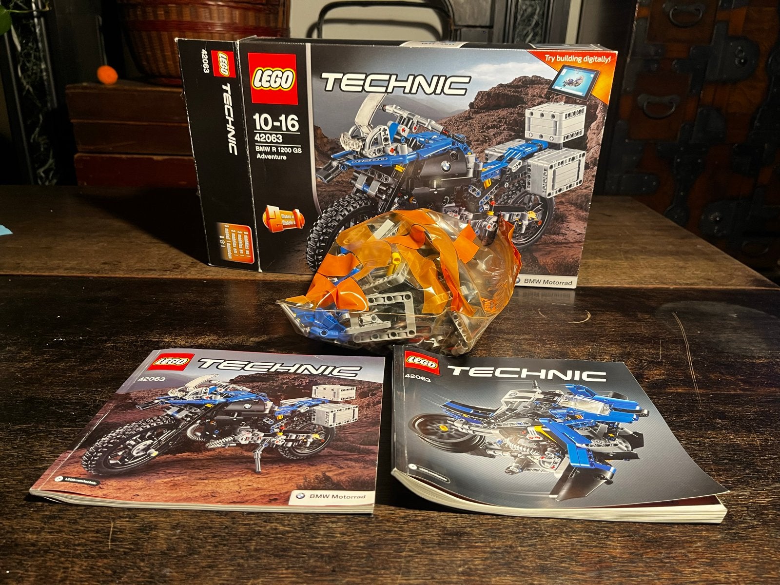 LEGO Technic 42063 BMW R 1200 GS Adventure (2 onderdelen mis, Ophalen of Verzenden, Zo goed als nieuw, Overige merken
