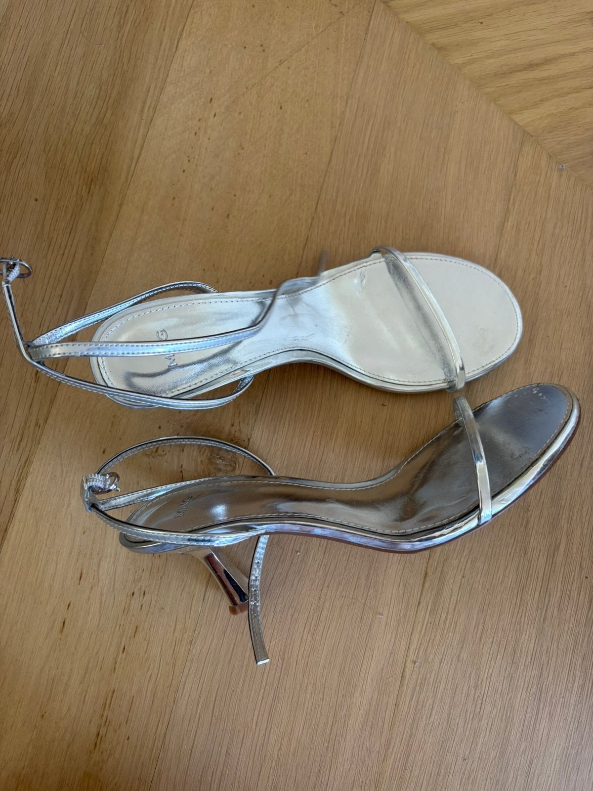 Mango zilveren sandalen met kitten heel – maat 39, Schoenen met lage hakken, Overige kleuren, Ophalen of Verzenden, Zo goed als nieuw
