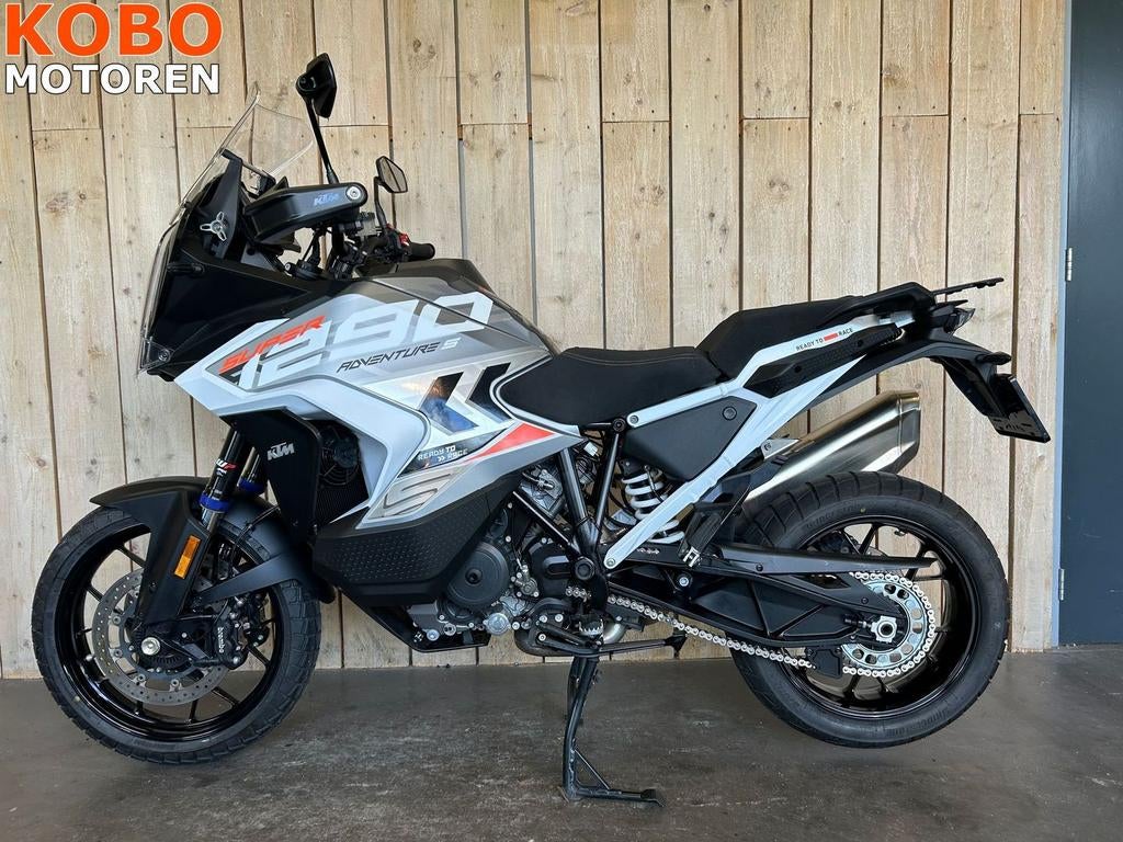 KTM KTM 1290 SUPER ADVENTURE S (bj 2024 model 2023), 2 cilinders, KTM, Motorrijbewijs A, Bedrijf