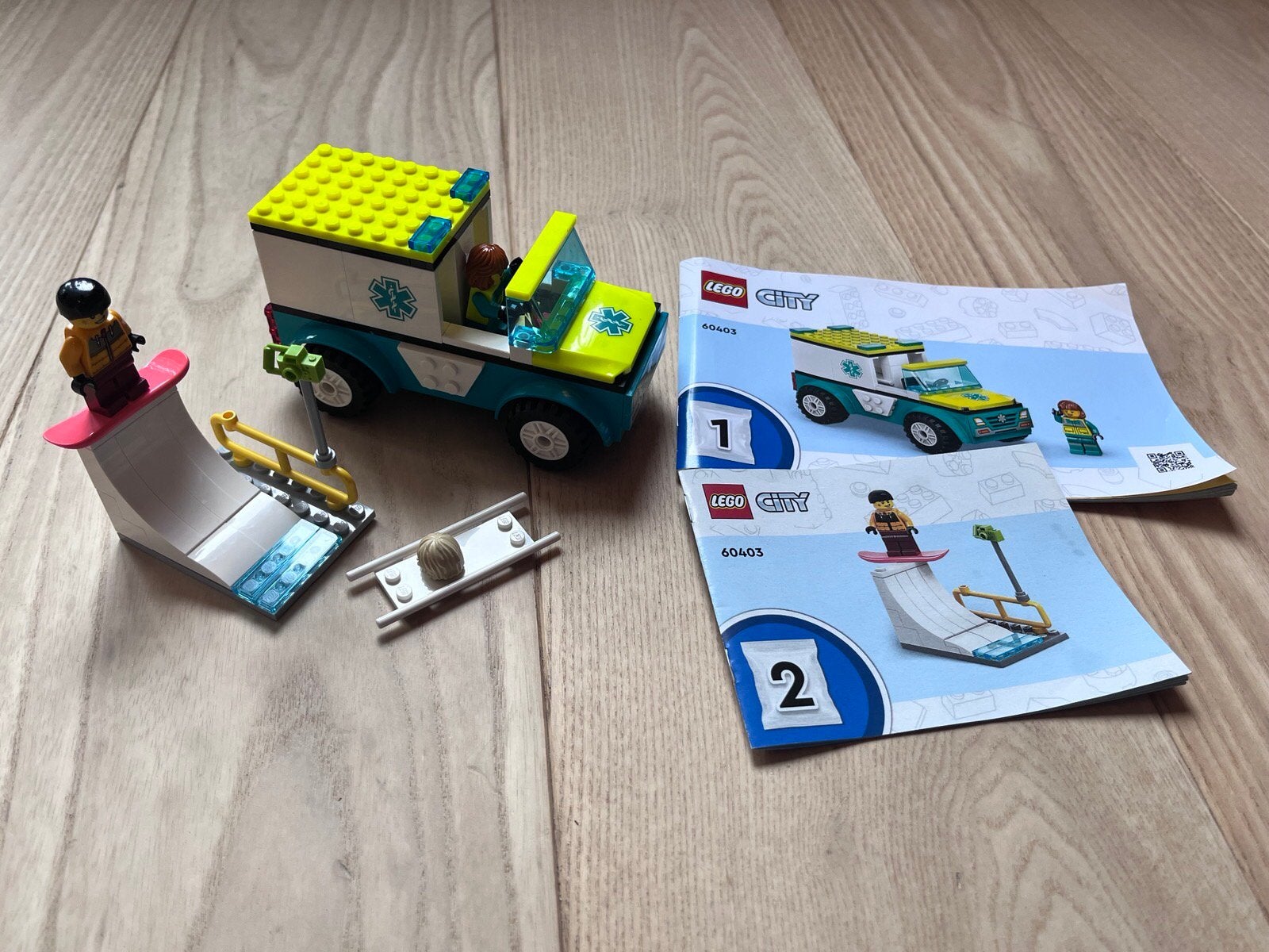 Lego city 60403 Ambulance en snowboarder, Ophalen of Verzenden, Zo goed als nieuw