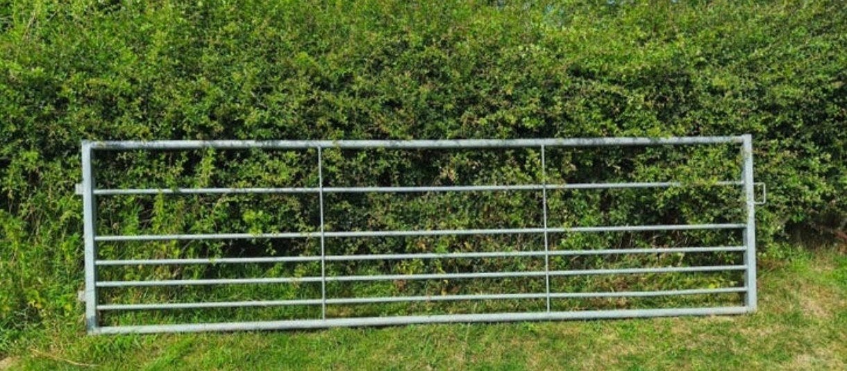 Weide hek van 400 cm lang  110 cm hoog Prijs €220,00