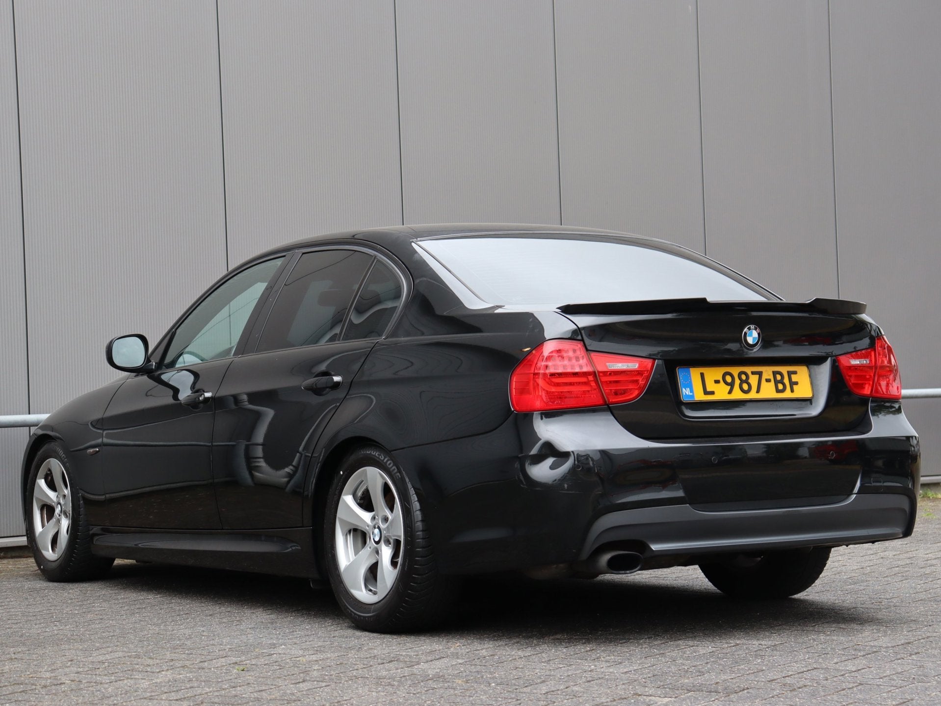 Foto 7 van BMW 3-serie 320i Executive M-sport airco LM cruise