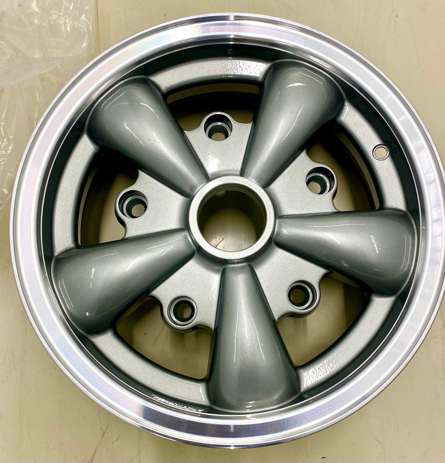 VW Kever / Bus 15” 5-Spaaks Velg –Nieuw & Ongebruikt (5x205), Ophalen of Verzenden, Nieuw, Volkswagen