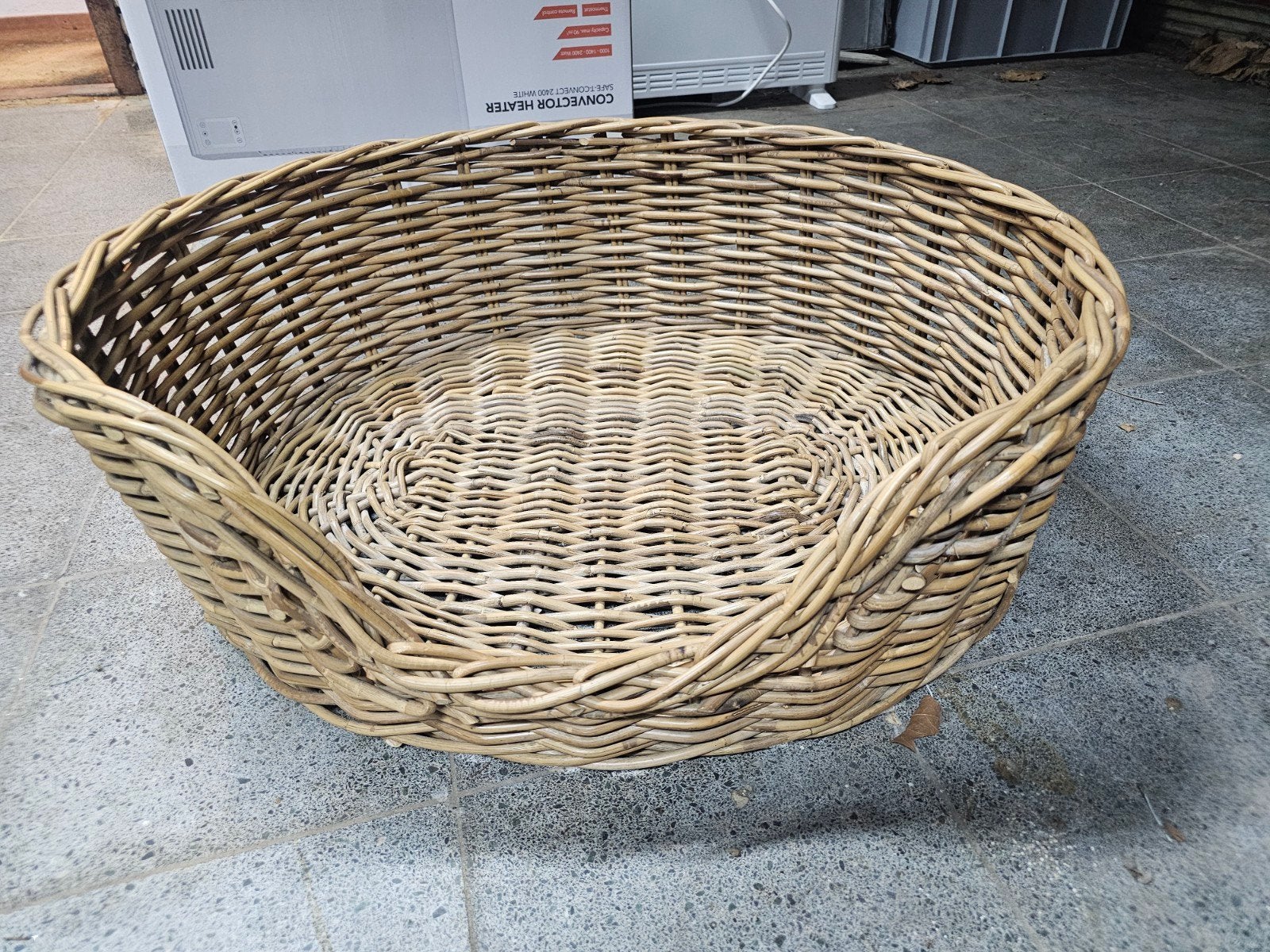 Rotan luxe hondenmand, circa L 70/80 cm B 60 cm  H 27 cm, Dieren en Toebehoren, Ophalen, Zo goed als nieuw, Riet