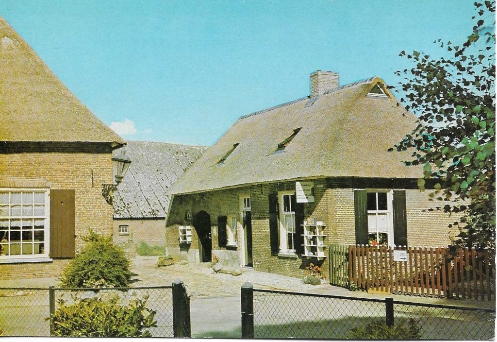 Bronkhorst- -Uilenhoek, Pottenbakkerij., Ophalen of Verzenden, 1980 tot heden, Ongelopen, Gelderland
