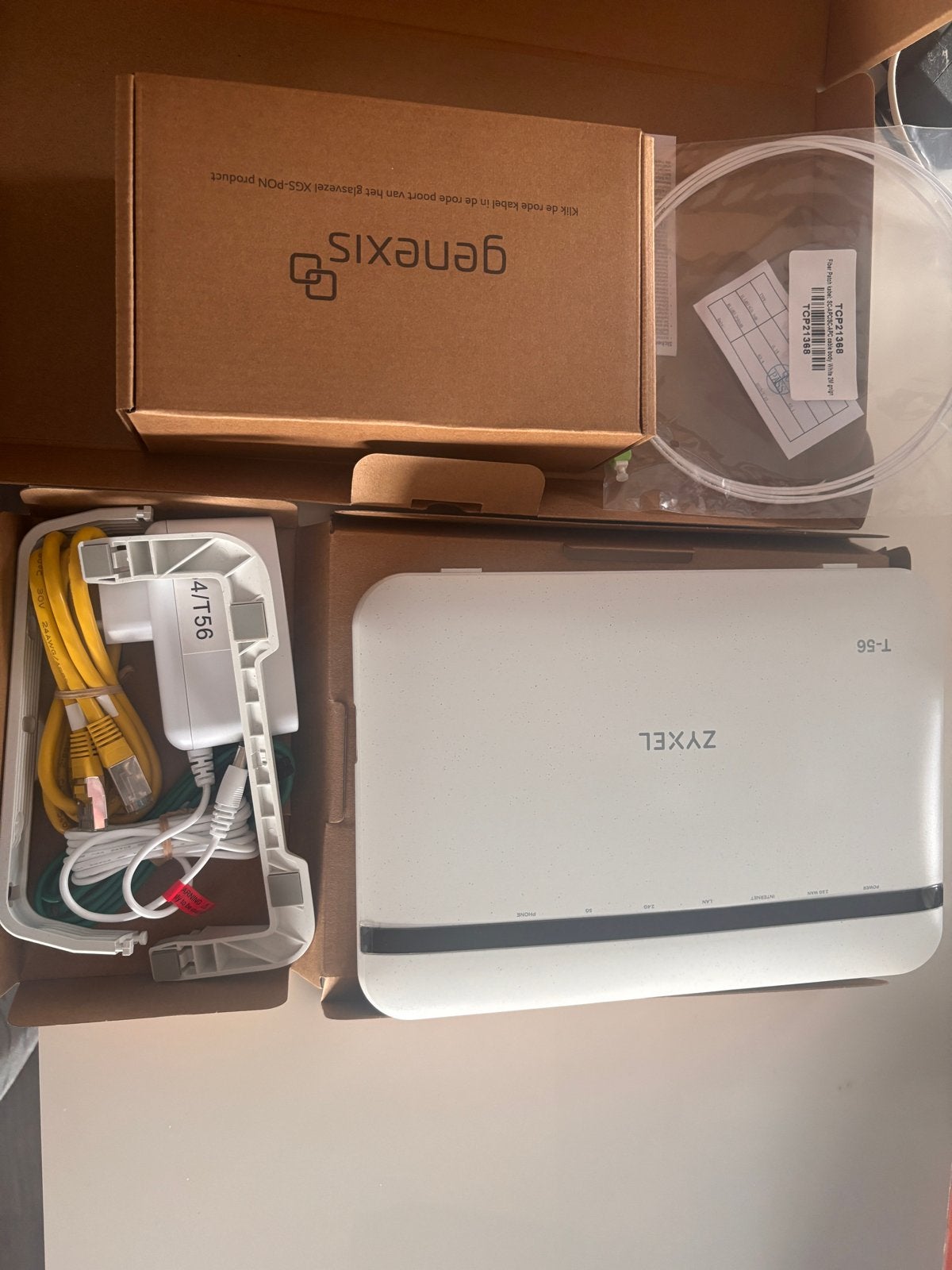 Zyxel T-56 Router met modem - Nieuw in doos, Computers en Software, Routers en Modems, Ophalen of Verzenden, Nieuw, Router met modem