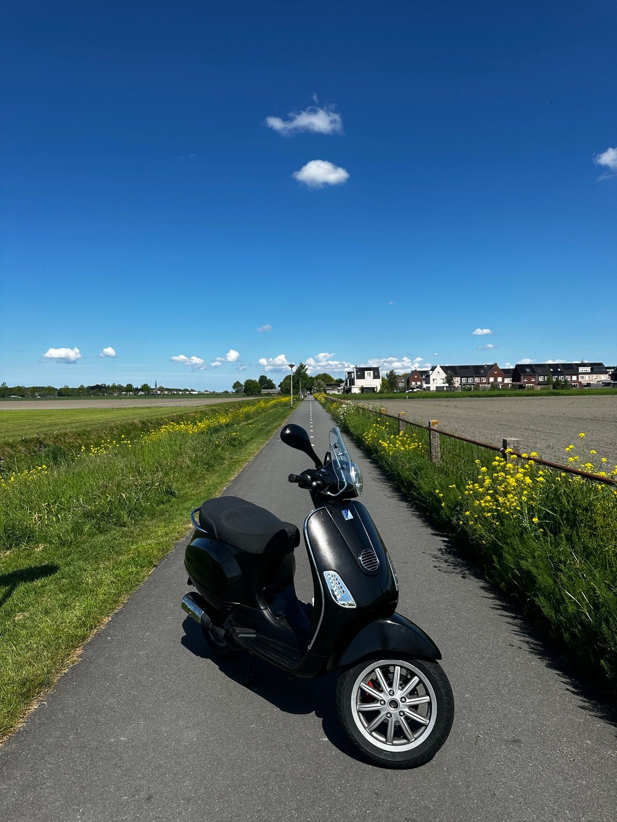 Vespa LX 50 2-takt 2009 - Helemaal opgeknapt geen roest brom, Fietsen en Brommers, Scooters | Vespa, Ophalen, Zo goed als nieuw