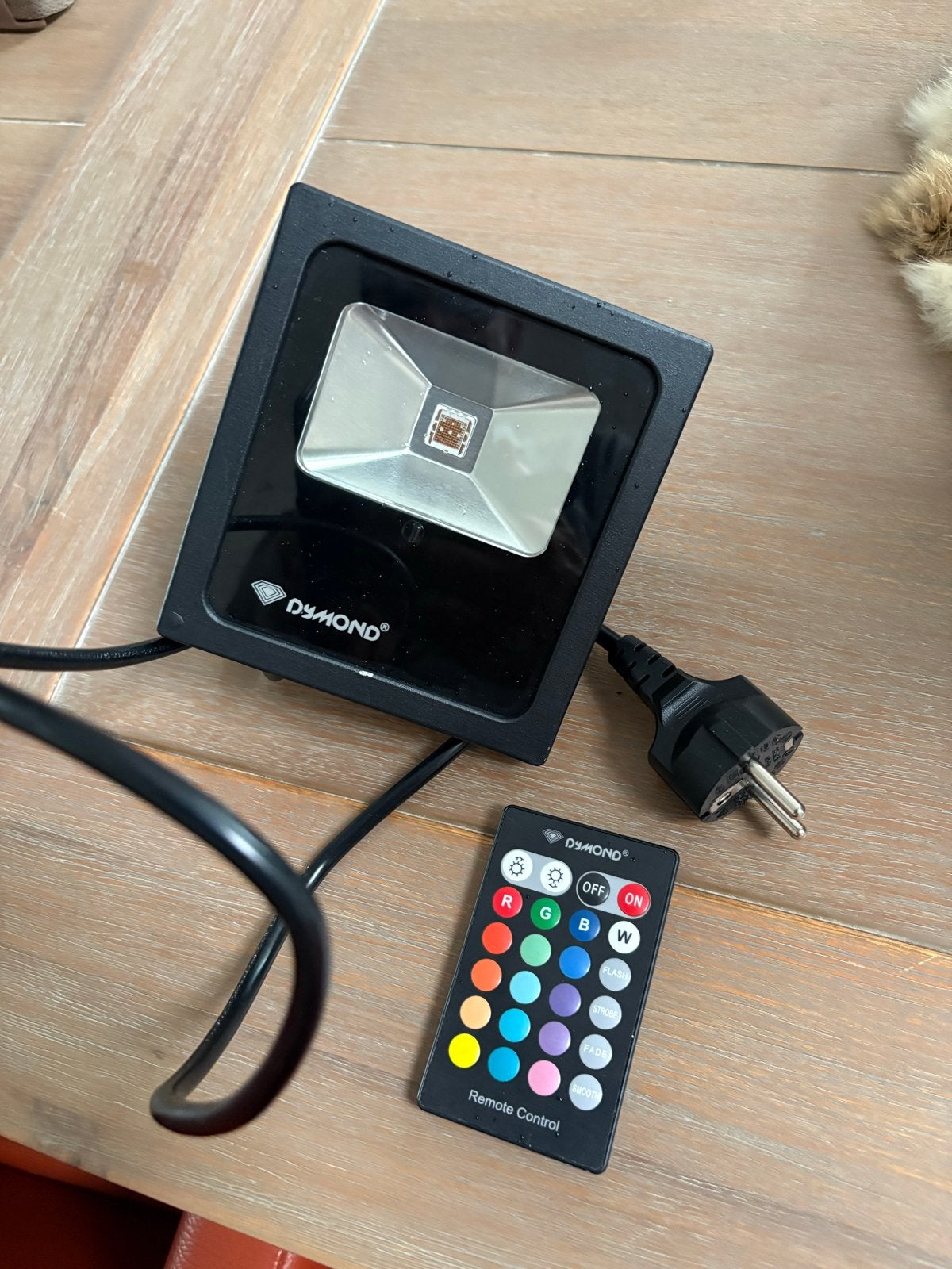 Dymond RGB LED Floodlight 10W met afstandsbediening, Metaal, Overige merken, Zwart, Ophalen of Verzenden