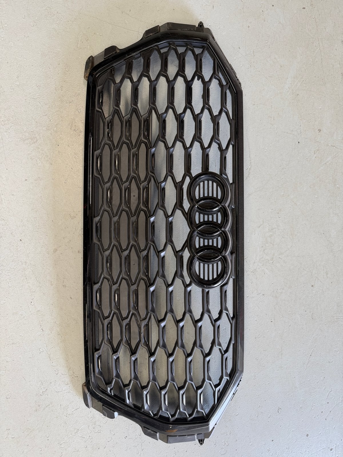 Audi Q3 S Line Grille - Gebruikt 83F853651A, Auto-onderdelen, Ophalen, Gebruikt, Voor, Audi