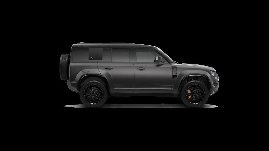Land Rover Defender 110 4.4 P635 110 Octa | Matte Protective, Automaat, 4395 cc, 2585 kg, Leder