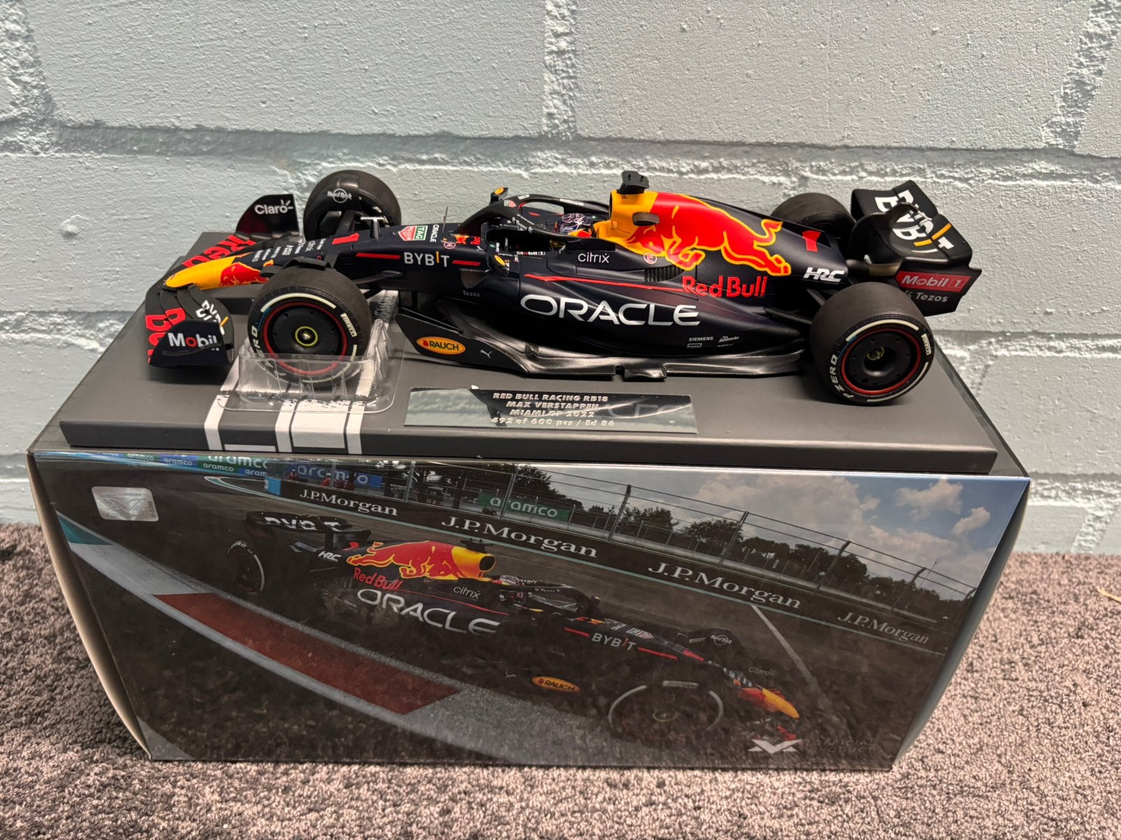 Max verstappen RB18 winner miami 2022 1:18 model, Ophalen of Verzenden, Zo goed als nieuw, Formule 1