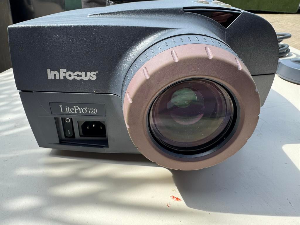 InFocus LitlePro LP720 Beamer Projector met accessoires, Ophalen of Verzenden, Gebruikt, DLP, HD (720)