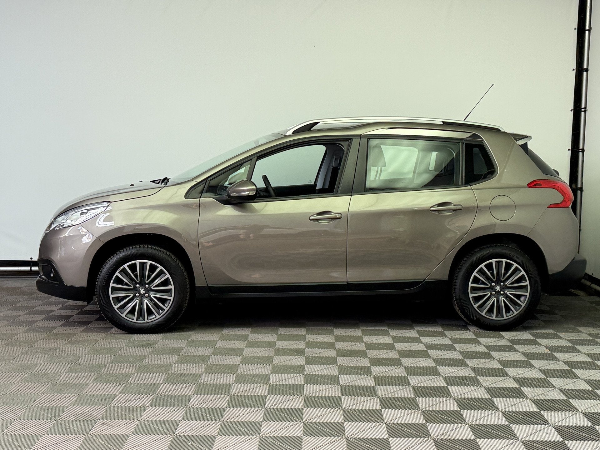 Peugeot 2008 1.2 PureTech Blue Lion Navi NW Distributie NL A, Auto's, Voorwielaandrijving, Stof, Met garantie (alle), 82 pk