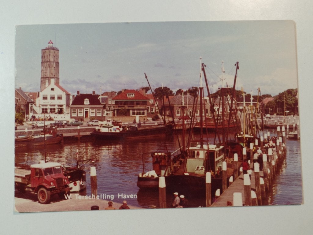 Haven Terschelling met vuurtoren, Ophalen of Verzenden, 1960 tot 1980, Ongelopen, Waddeneilanden