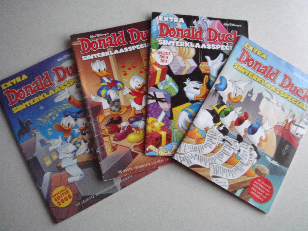 4 Donald Duck sinterklaas stripboekjes specials samen € 4,00, Eén stripboek, Ophalen of Verzenden, Gelezen
