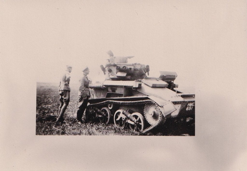 WO2 Foto Pantservoertuig - Britse Bren Carrier Tank, Verzamelen, Ophalen of Verzenden, Nederland, Foto of Poster