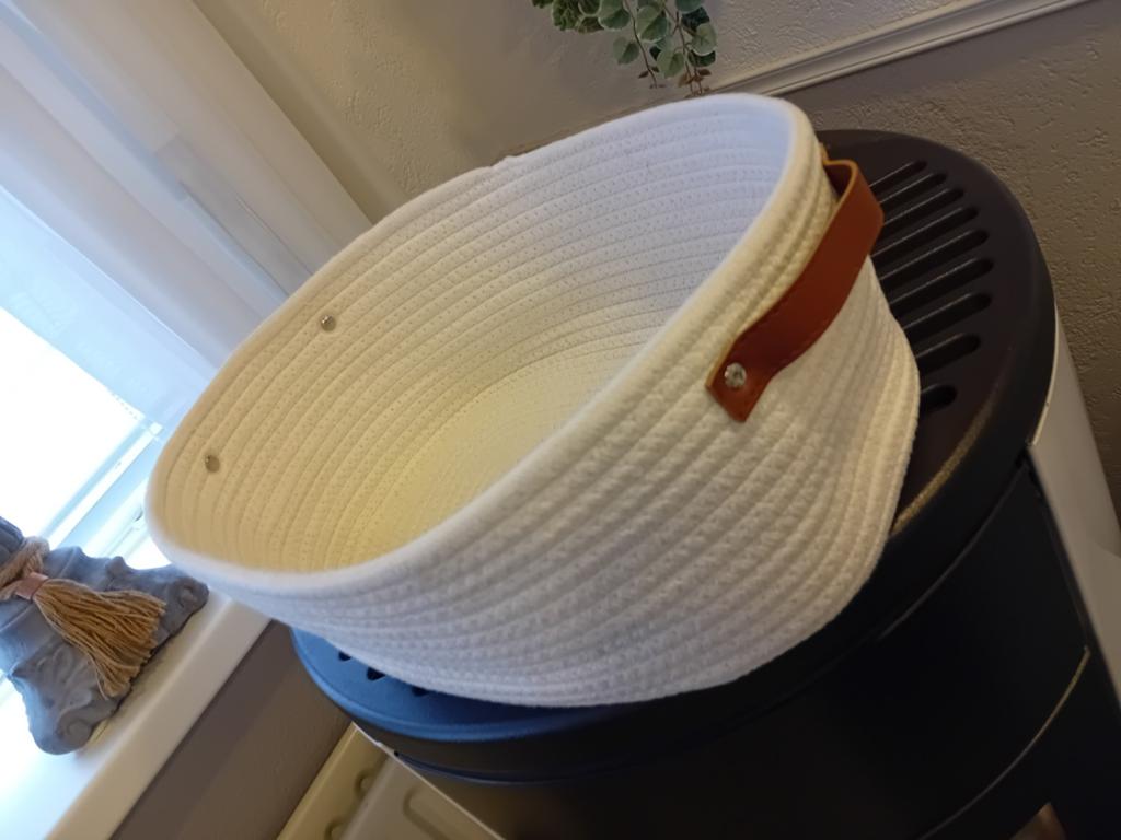 Witte katoenen mand met leren handvat, Huis en Inrichting, Woonaccessoires | Schalen en Manden, Ophalen, Overige materialen, Mand