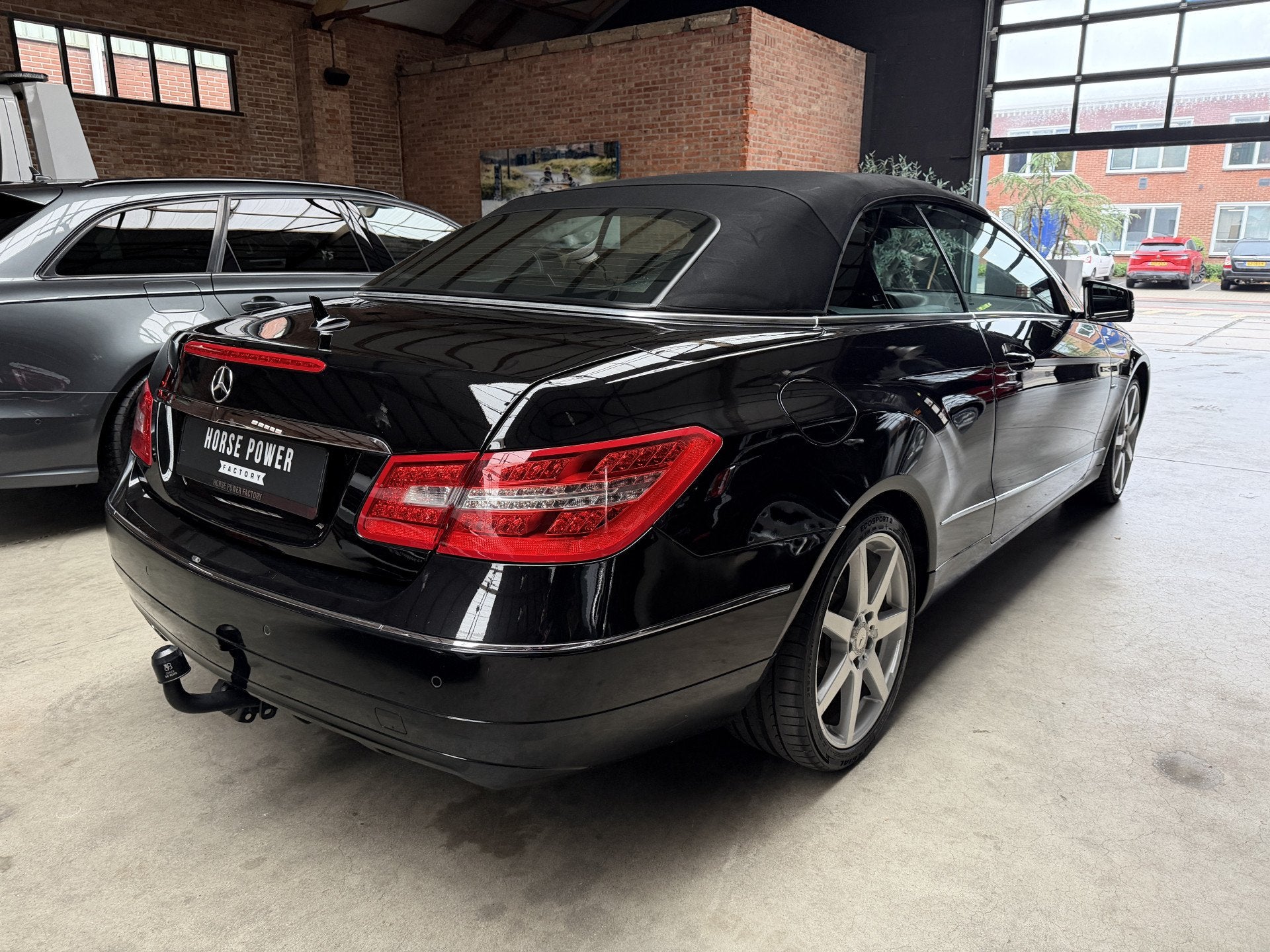 Mercedes-Benz E-Klasse Cabrio 200 CGI Elegance *Trekhaak | L, Auto's, Euro 5, Achterwielaandrijving, Zwart, 4 cilinders