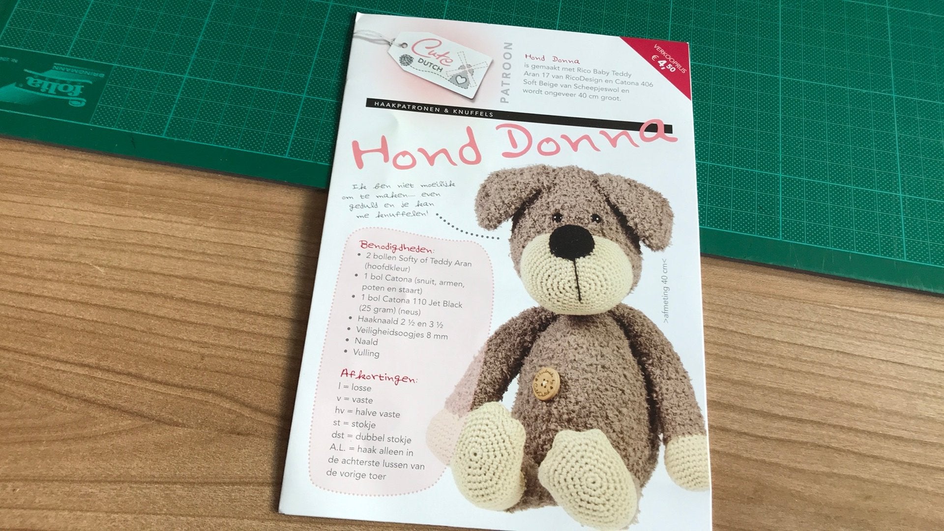 Cute dutch haakpaakpatroon hond donna   (9), Ophalen of Verzenden, Zo goed als nieuw, Haken, Patroon of Boek