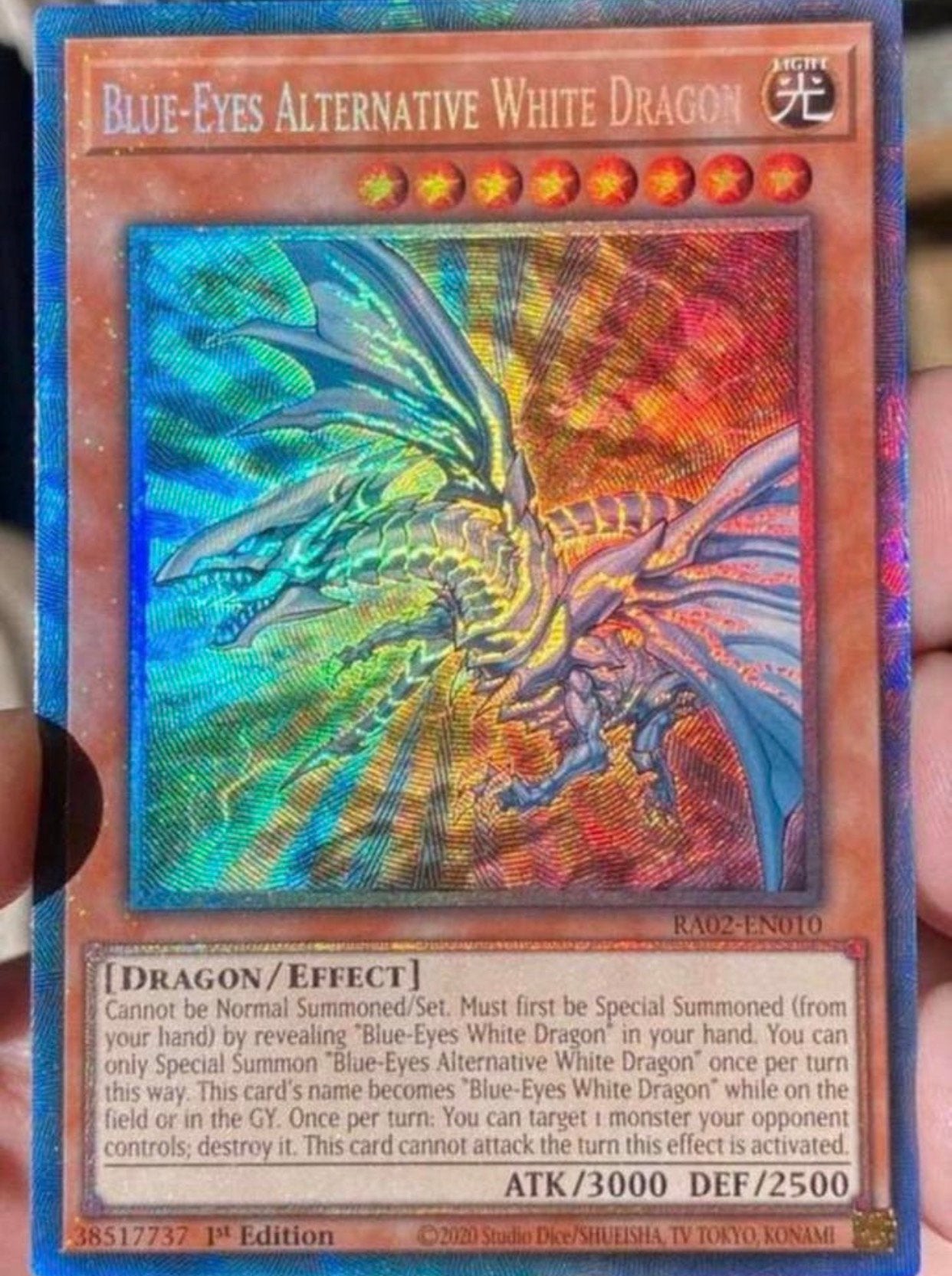 Yu-Gi-Oh! Blue Eyes Alternative White  Dragon RA02 1st !, Hobby en Vrije tijd, Verzamelkaartspellen | Yu-gi-Oh!, Ophalen of Verzenden