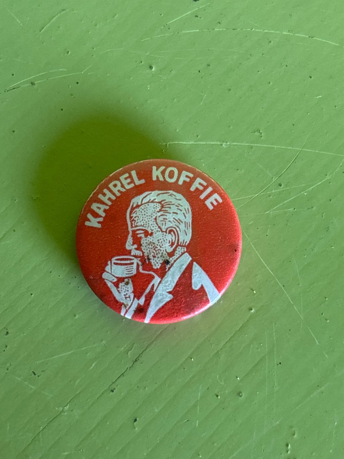 Vintage Kahrel Koffie Button/Speldje, Ophalen of Verzenden, Gebruikt, Merk, Speldje of Pin