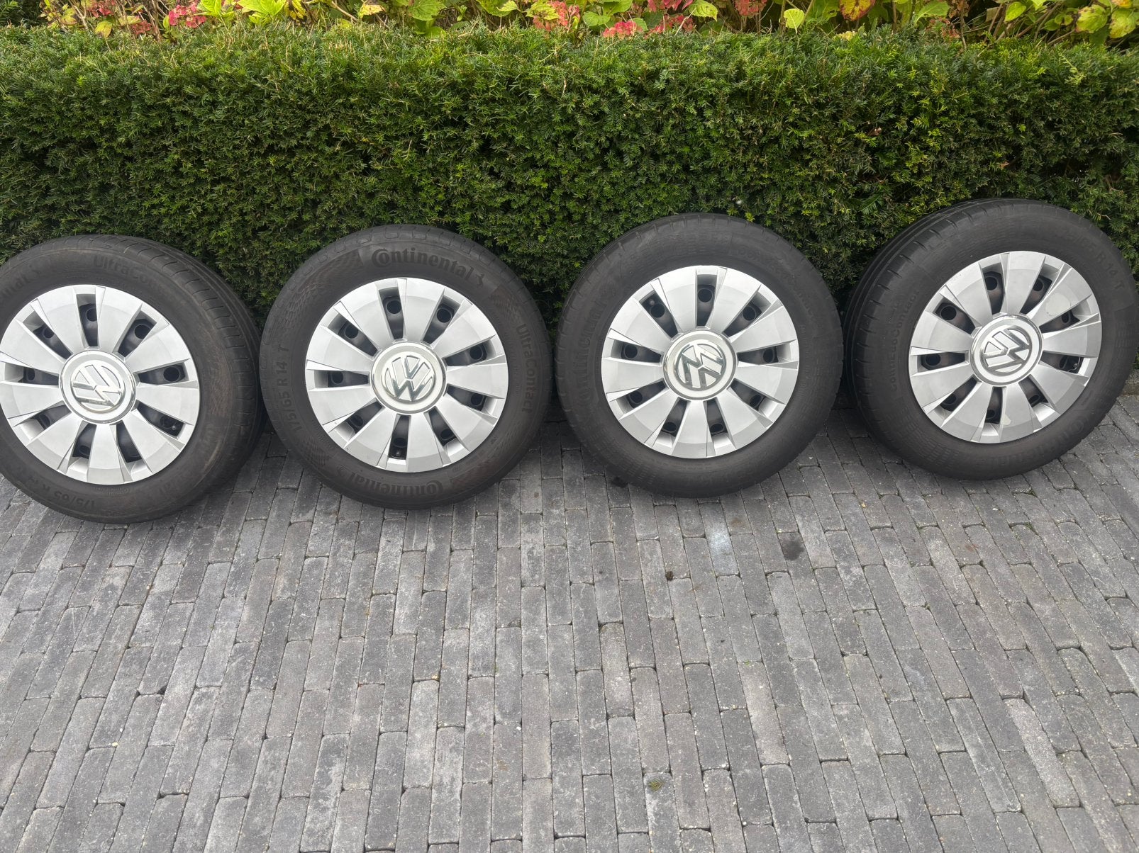 Setje originele stalen velgen met zomerbanden voor VW Up, Ophalen, Gebruikt