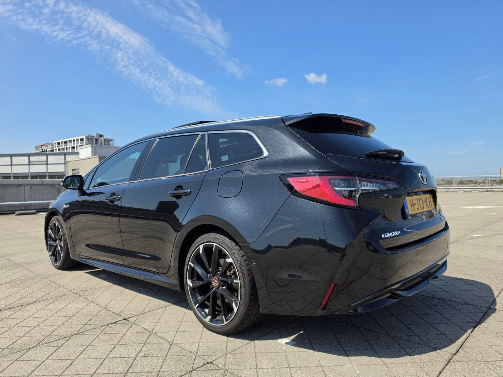 Foto 3 van Toyota Corolla TS GR Sport business Hybrid 2.0L FULL OPTION