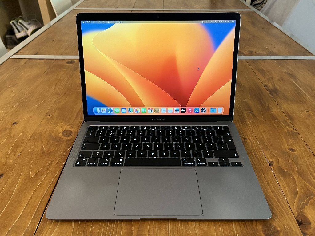 M1 macbook air 8gb RAM 256gb, 256 GB, Qwerty, 8 GB, 13 inch